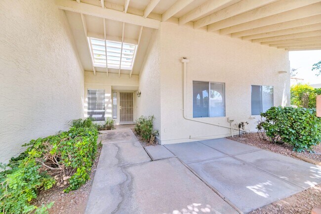 8430 E San Marino Dr Scottsdale, AZ 85258 photo 2