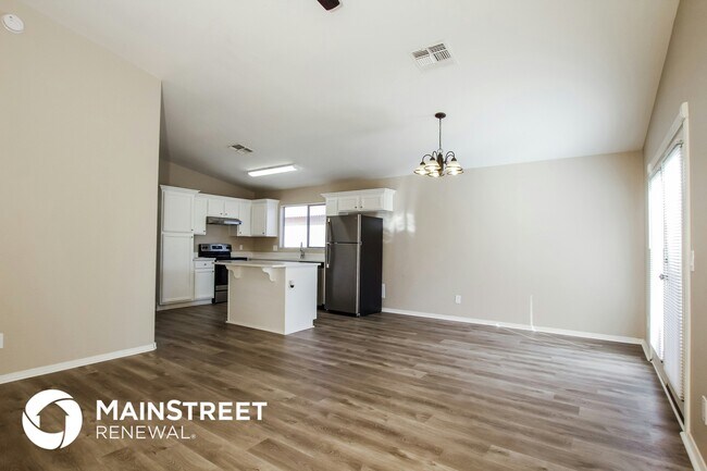 8815 W Manzanita Dr Peoria, AZ 85345 photo 4