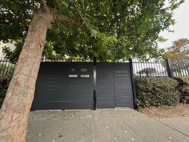 731 Willow St Oakland, CA 94607 photo 2