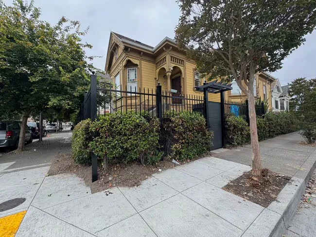 731 Willow St Oakland, CA 94607 photo 4