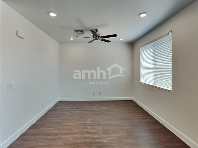 17109 W Lawrence Ln Waddell, AZ 85355 photo 5