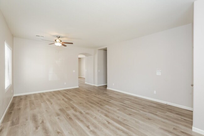 9419 W Elwood St Tolleson, AZ 85353 photo 4