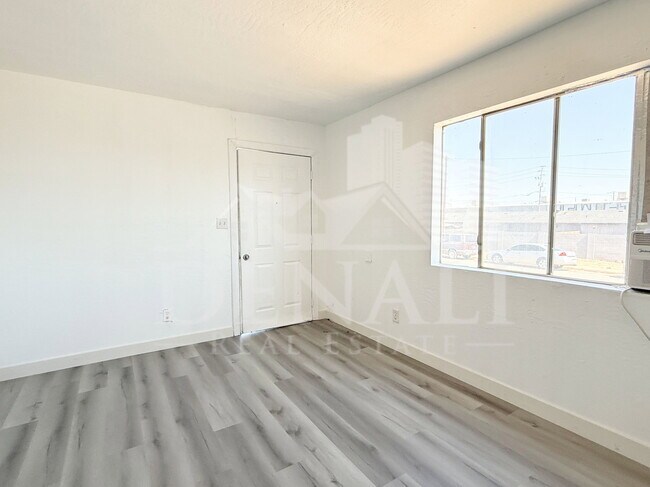1709 W Sherman St Phoenix, AZ 85007 photo 3