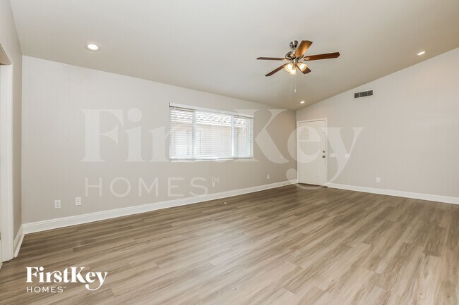 4116 E Tanglewood Dr Phoenix, AZ 85048 photo 4