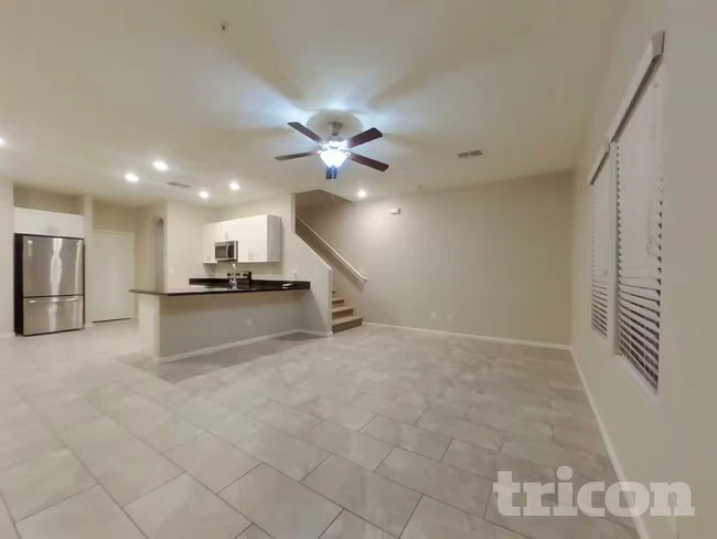 12572 W Lindbergh Dr Peoria, AZ 85383 photo 4