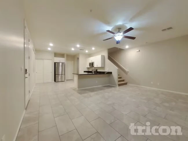 12572 W Lindbergh Dr Peoria, AZ 85383 photo 3