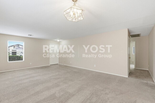 660 W Kingman Loop Casa Grande, AZ 85122 photo 3