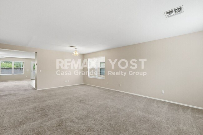 660 W Kingman Loop Casa Grande, AZ 85122 photo 2