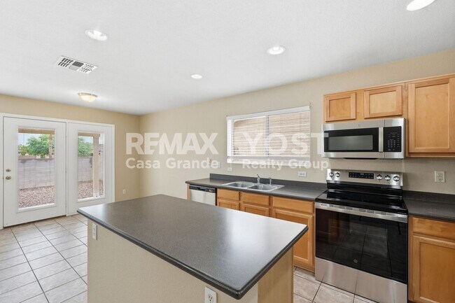 660 W Kingman Loop Casa Grande, AZ 85122 photo 4