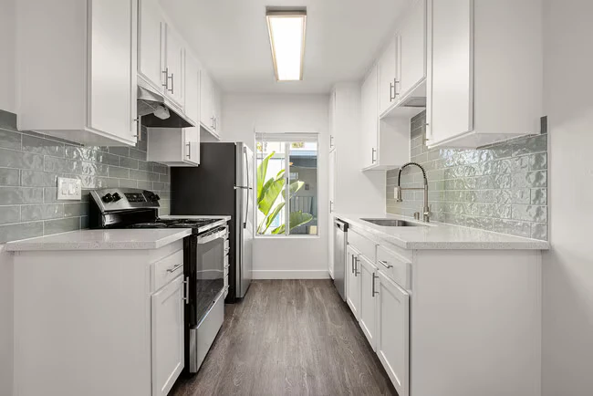 Palms Apartments photo 2