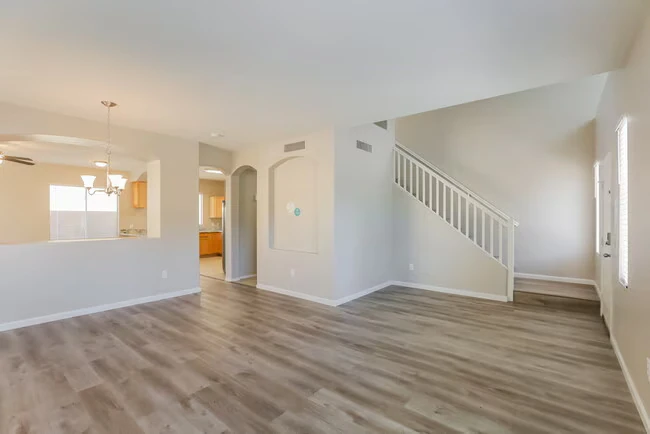7218 S 39th Dr Phoenix, AZ 85041 photo 4