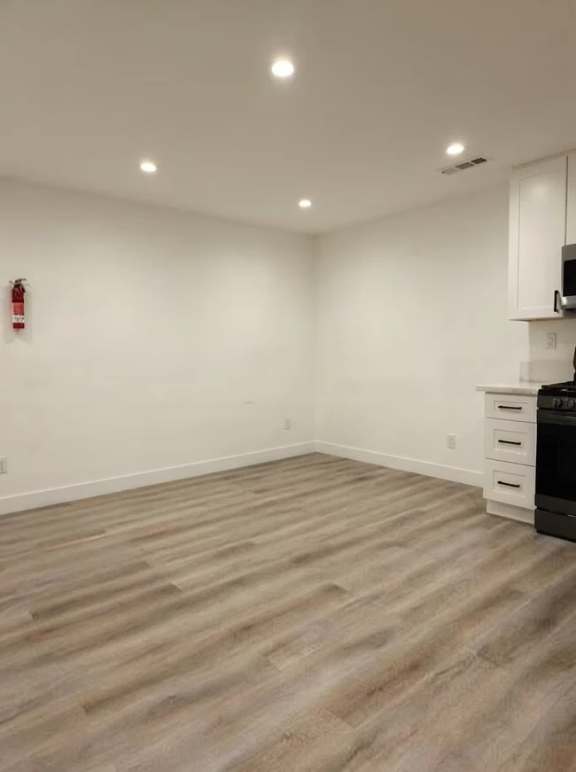 6512 Osler St San Diego, CA 92111 photo 3