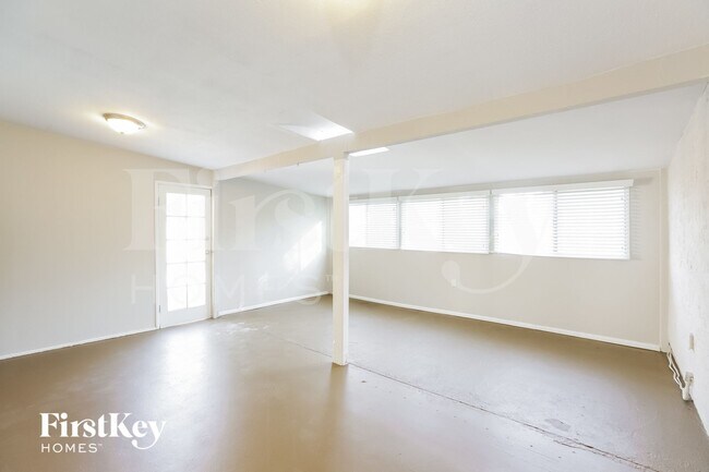 402 E Dunbar Dr Tempe, AZ 85282 photo 4
