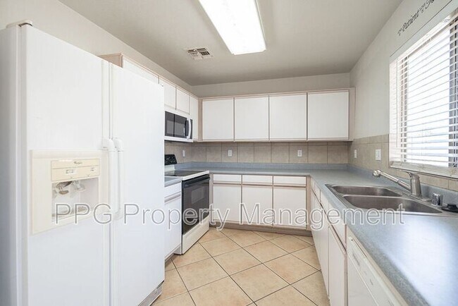 13628 W Fargo Dr Surprise, AZ 85374 photo 4