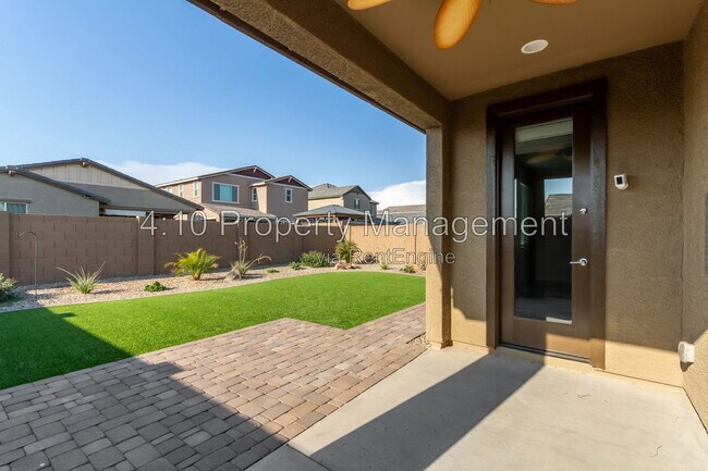 2222 E Palmdale Ln Gilbert, AZ 85298 photo 2