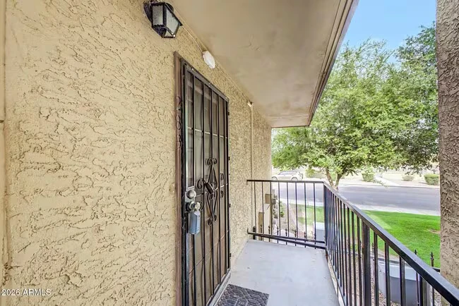461 W Holmes Ave Mesa, AZ 85210 photo 2