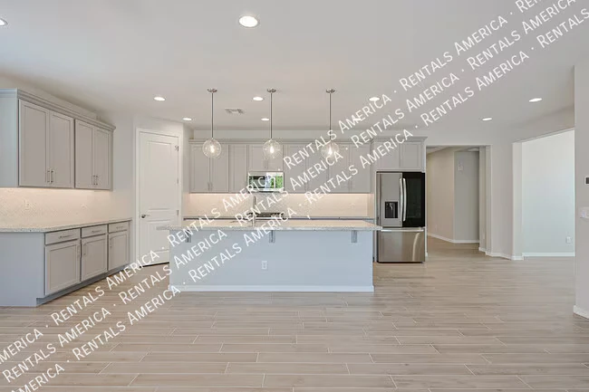 10218 W Piccadilly Rd photo 4