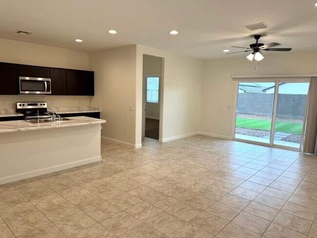 8233 W Clemente Way photo 5