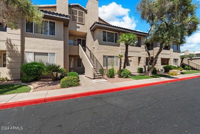 7009 E Acoma Dr Scottsdale, AZ 85254 photo 2