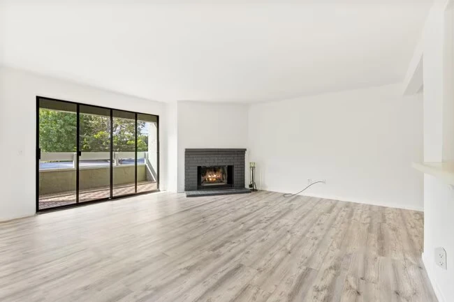 1040 E Washington Ave Escondido, CA 92025 photo 4