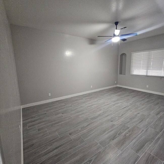 6606 S 50th Ave Phoenix, AZ 85339 photo 3
