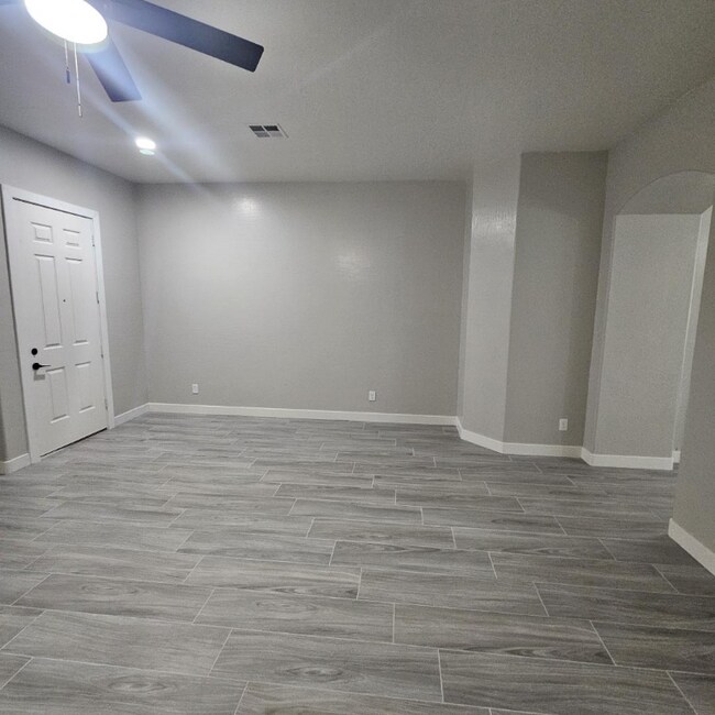 6606 S 50th Ave Phoenix, AZ 85339 photo 2