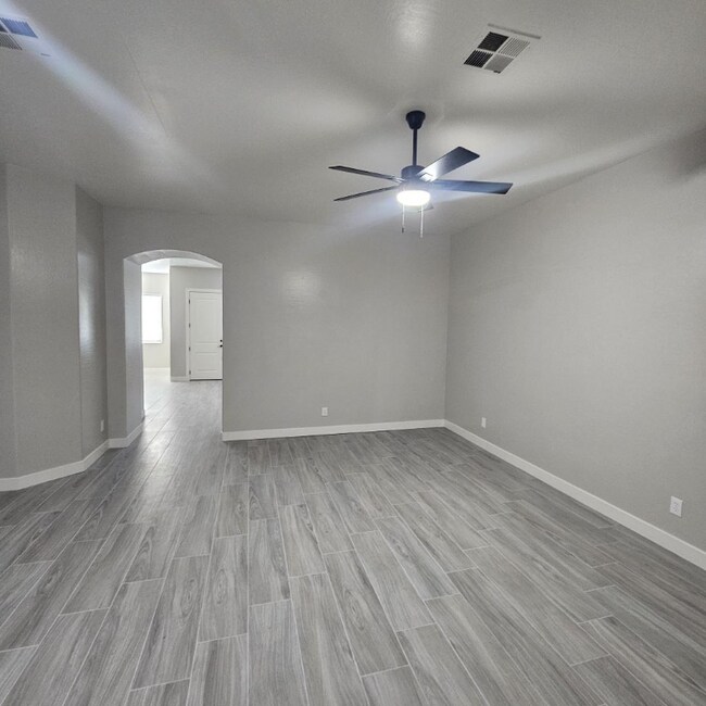 6606 S 50th Ave Phoenix, AZ 85339 photo 4