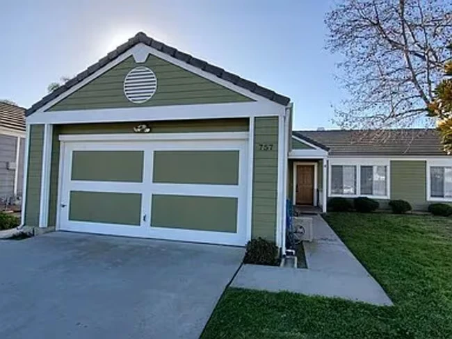 757 Sunningdale Dr Oceanside, CA 92057 photo 2