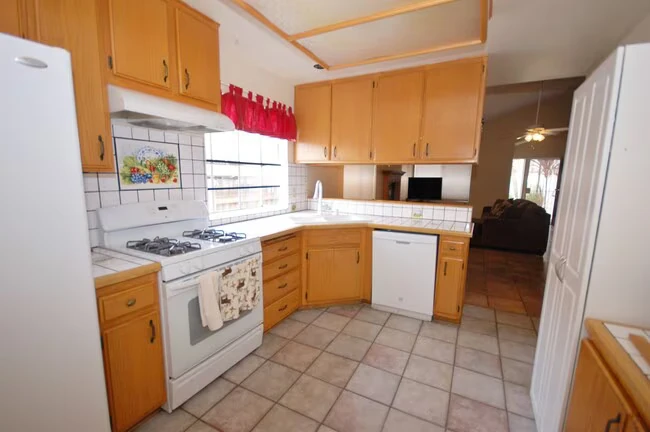 517 Barnett Dr San Marcos, CA 92069 photo 3