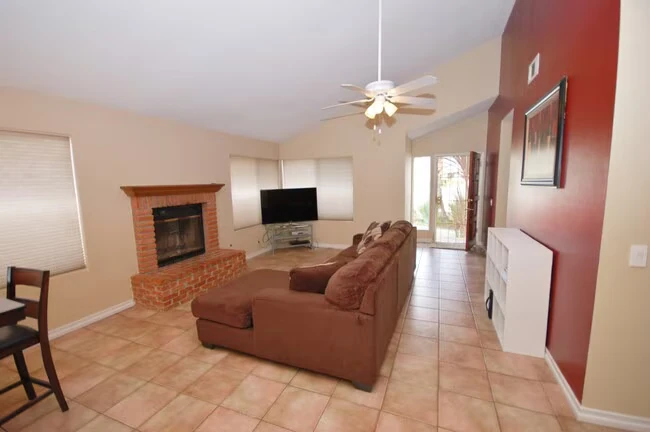 517 Barnett Dr San Marcos, CA 92069 photo 5