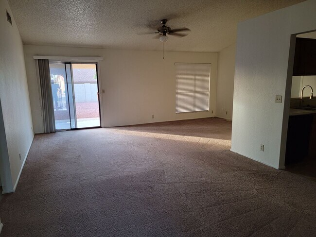 10016 N 64th Ave Glendale, AZ 85302 photo 2
