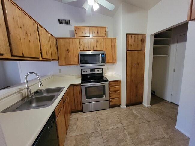 10016 N 64th Ave Glendale, AZ 85302 photo 4