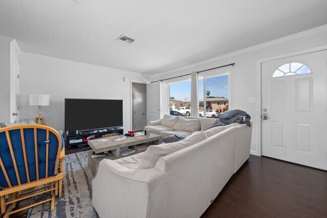 6451 Richard St San Diego, CA 92115 photo 2