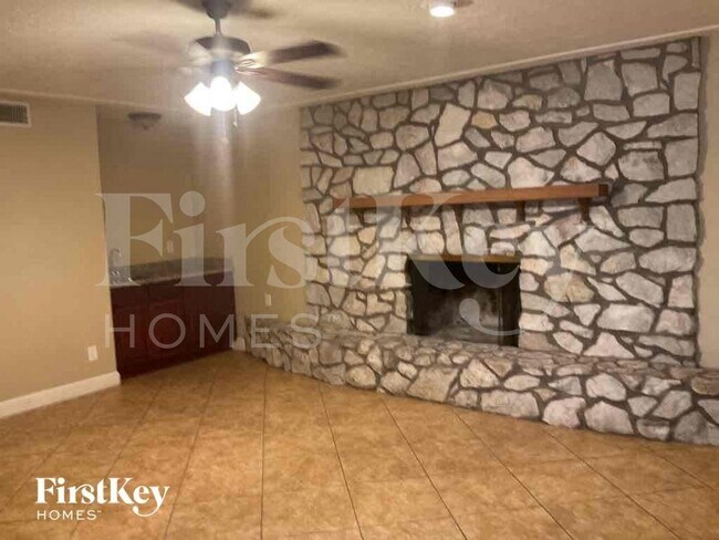 2204 W Nicolet Ave photo 2