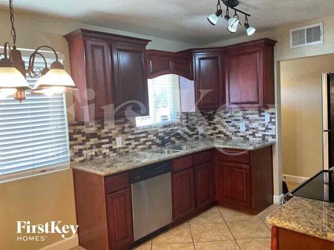 2204 W Nicolet Ave photo 5