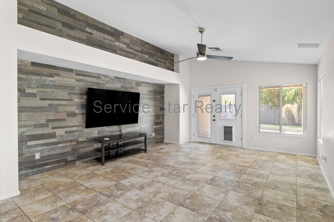 6010 S 15th Dr Phoenix, AZ 85041 photo 2