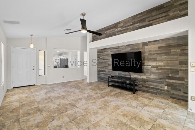 6010 S 15th Dr Phoenix, AZ 85041 photo 3