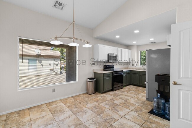 6010 S 15th Dr Phoenix, AZ 85041 photo 4