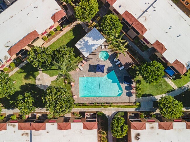 1440 Oak Dr Vista, CA 92084