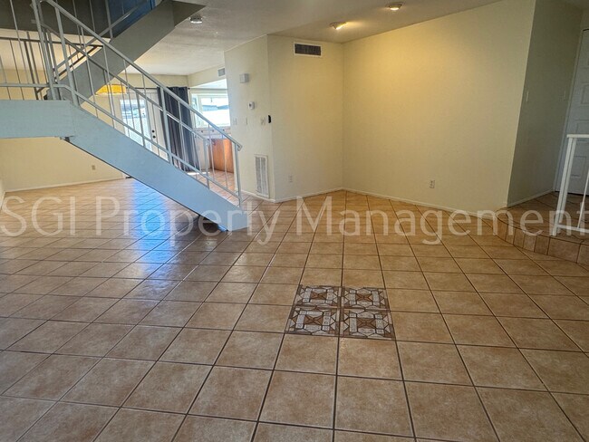 5969 E Thomas Rd Scottsdale, AZ 85251 photo 2