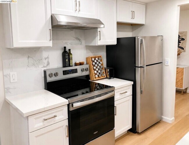 8761 Mountain Blvd Oakland, CA 94605 photo 3