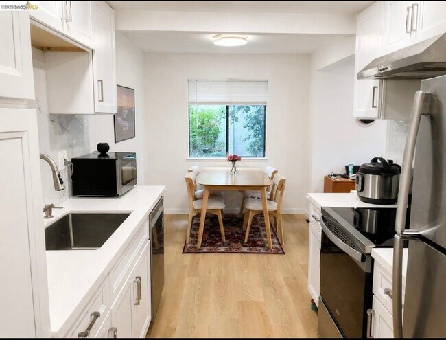 8761 Mountain Blvd Oakland, CA 94605 photo 4