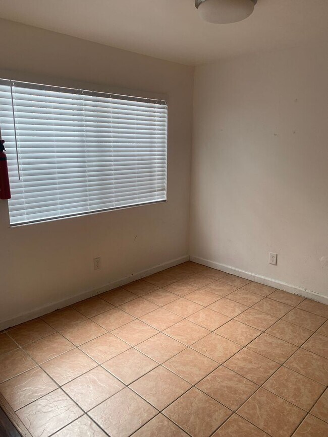 1144-1146 90th Ave Oakland, CA 94603 photo 4