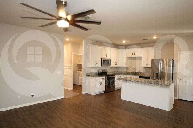 8820 S 41st Dr Phoenix, AZ 85339 photo 3