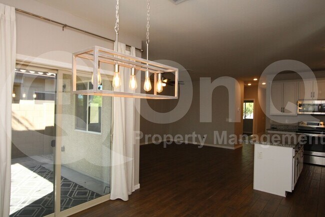 8820 S 41st Dr Phoenix, AZ 85339 photo 5