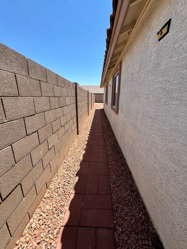 1541 S 230th Ave Buckeye, AZ 85326 photo 4