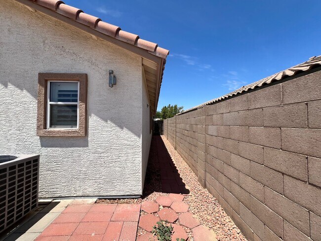 1541 S 230th Ave Buckeye, AZ 85326 photo 3