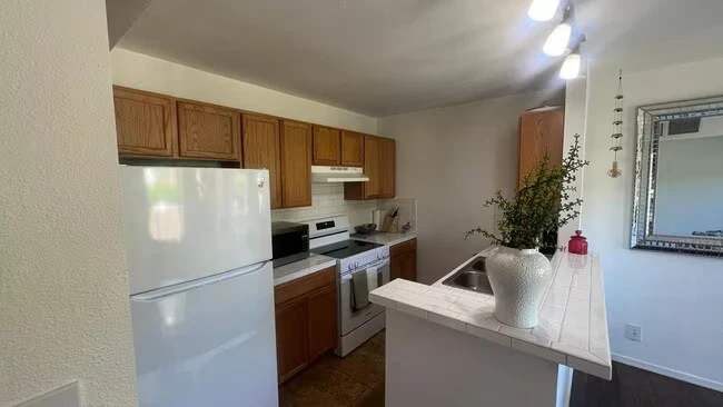 8055 E THOMAS Road photo 4