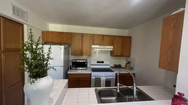 8055 E THOMAS Road photo 5