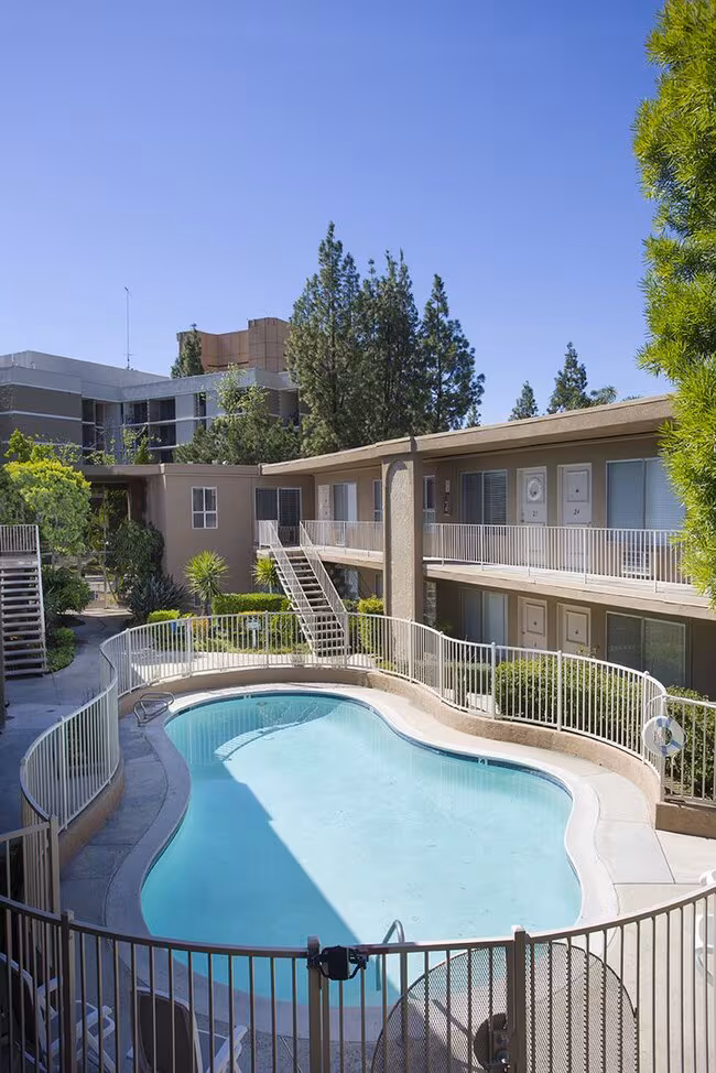 Trade Winds Apartments photo 2